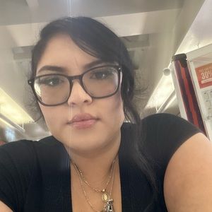 Meet your Posher, Crystal